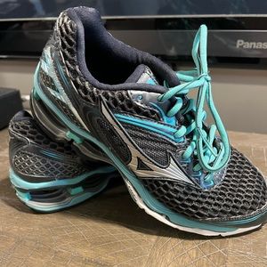 MIZUNO Women’s Wave Creation 17
